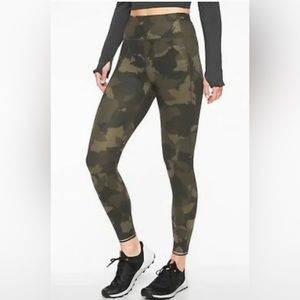 Athleta Run Free Camo 7/8 Leggings High Rise Workout Compression Green Medium